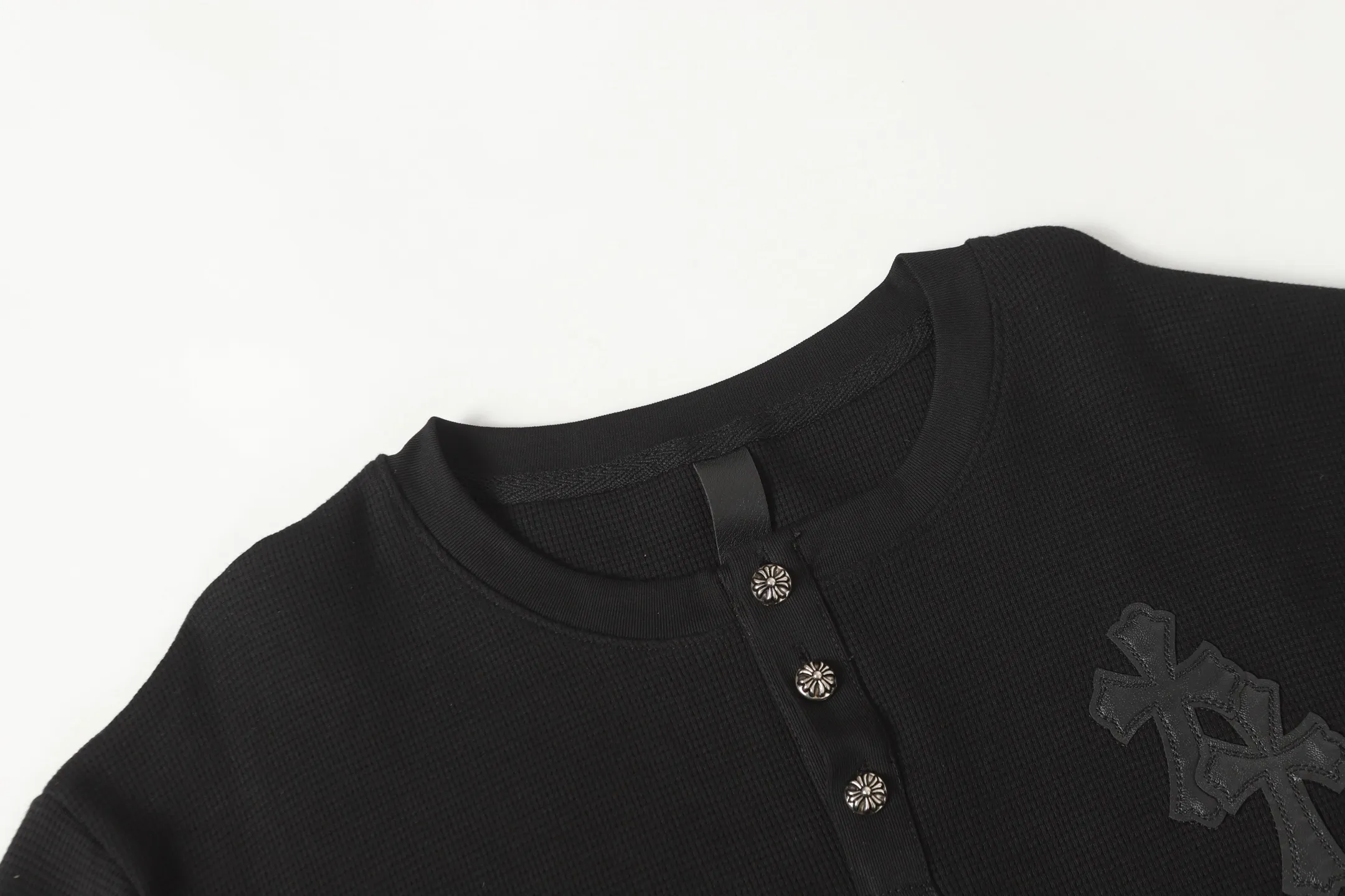 P260 -Chrome Hearts/Chrome Hearts Waffle Basic Cross ✝️Appliqué embroidered long-sleeved T-shirt -High weight, high density and high quality. The wool is soft, delicate and skin-friendly. It feels soft and silky. It has excellent warmth and skin-friendly properties.